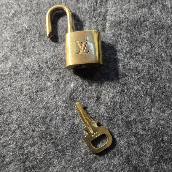 #304 Authentic Louis Vuitton lock and key set include LV envelope with card - Picture 2 of 9